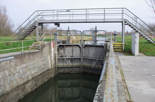 Veselí nad Moravou - plavební komora